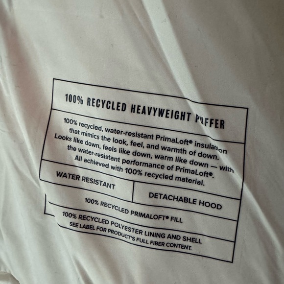 Gap women’s recycled puffer vest - Picture 8 of 9